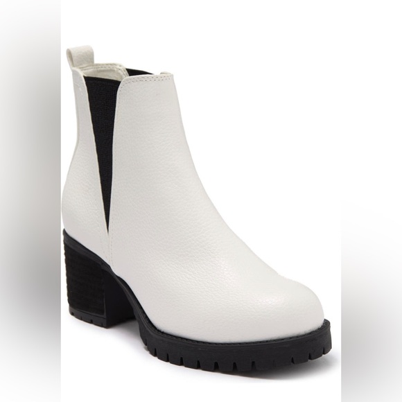 MIA Shoes - MIA Jody Ribbed Lug Sole Chelsea Boot, White, size 9.5, NWT